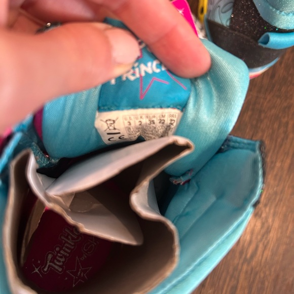 NWT Skechers Pop Princess Emoji Light Up Sneakers Kids Size 3 - Picture 4 of 6